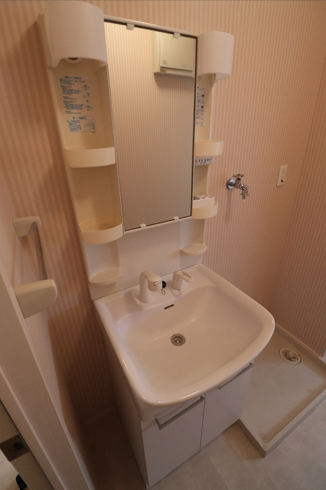 ラトンラヴ―ル　Ⅱ番館の洗面所|広い洗面スペースです★