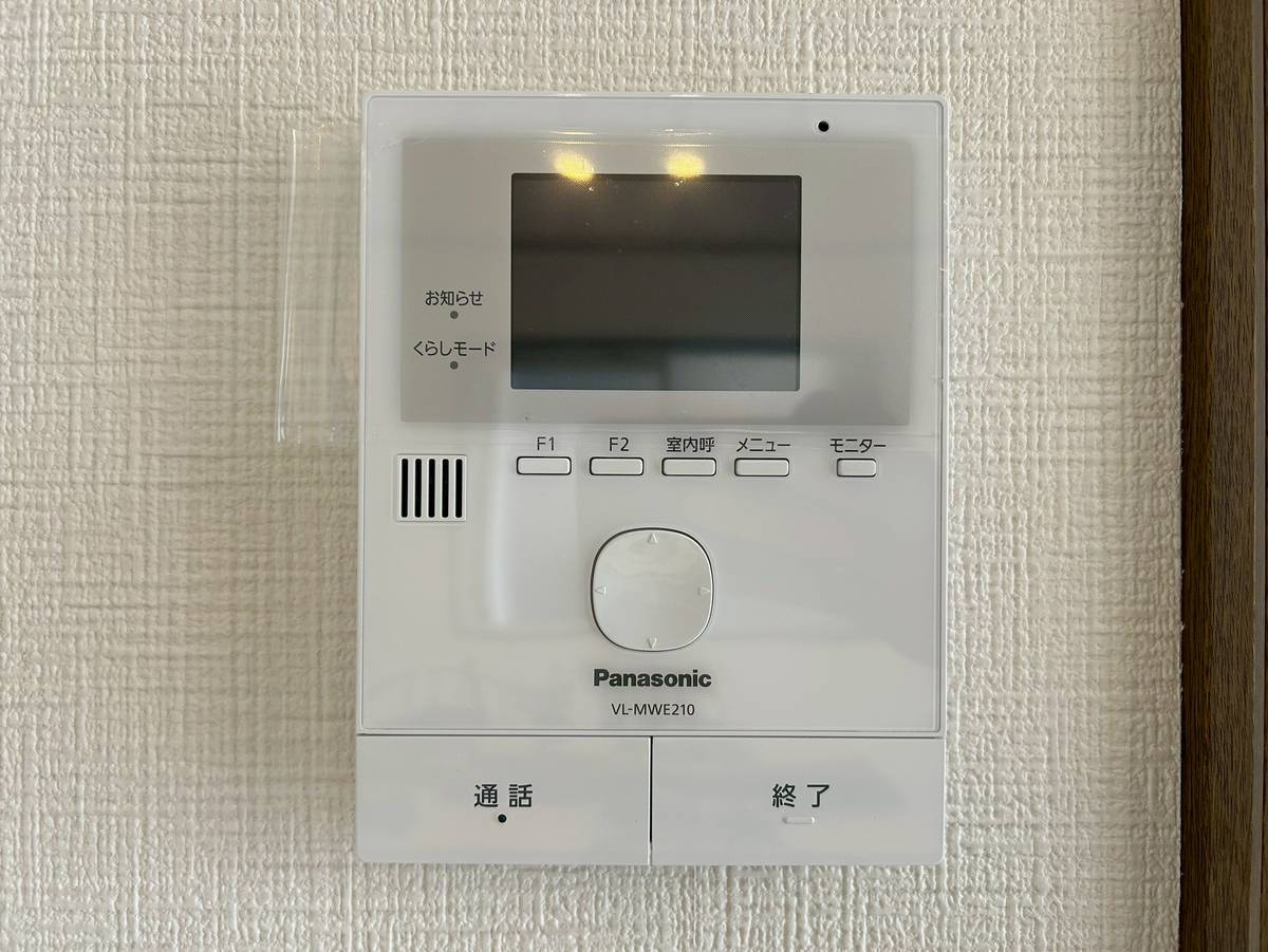 【価格改定】亀岡市南つつじヶ丘桜台1丁目の防犯設備|TVモニターホンは、来客の顔を確認することができ、防犯面において安心材料となります。