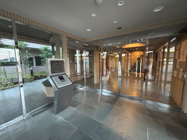 シャトレ愛松稲沢Ⅶのエントランス|安心のオートロック付きマンションです。
