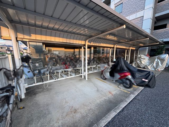 シャトレ愛松稲沢Ⅶの駐輪場
