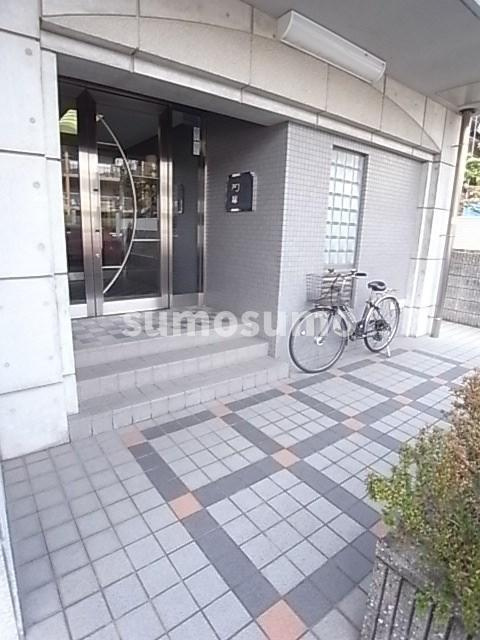 アクティ塚口のエントランス