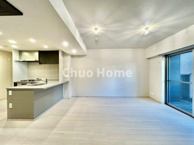 【設備】 | レーベンリヴァーレ浅草エヴァープライド | 【宅配ボックス】在宅時・不在時に関わらず、居住者の代わりに非対面で宅配物を受け取ってくれる便利な設備です。見学時にはお部屋だけではなく共用部分もぜひチェックしてください。