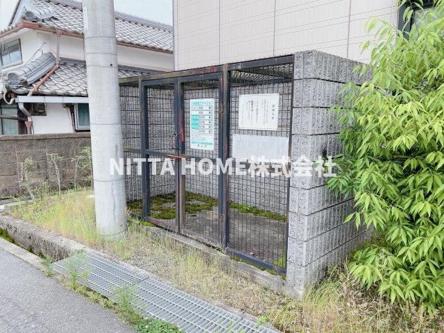 レジデンス　城南のエントランス|敷地内ごみ捨て場も完備☆