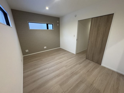 【洋室】 | 中城南上原Ⅱ（全3棟）RC造新築平屋ラスト2号棟 | 2号棟　洋室7.7帖＋WIC2.5帖付き♪