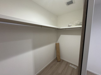 【収納】 | 中城南上原Ⅱ（全3棟）RC造新築平屋ラスト2号棟 | 2号棟　洋室7.7帖＋WIC2.5帖付き♪