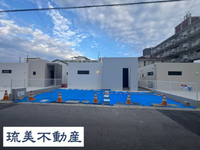 【外観】 | 中城南上原Ⅱ（全3棟）RC造新築平屋ラスト2号棟 | 2号棟　並列駐車4台完備♪