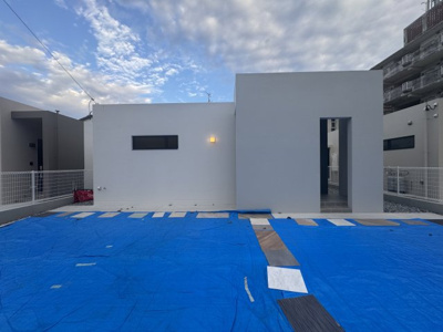 【外観】 | 中城南上原Ⅱ（全3棟）RC造新築平屋ラスト2号棟 | 2号棟　並列駐車4台可♪