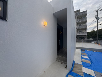 【玄関】 | 中城南上原Ⅱ（全3棟）RC造新築平屋ラスト2号棟 | 2号棟　素敵な外灯付き♪