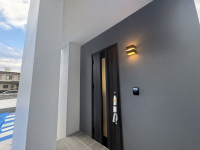 【玄関】 | 中城南上原Ⅱ（全3棟）RC造新築平屋ラスト2号棟 | 2号棟　ダブルロックキー♪