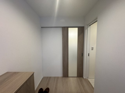 【玄関】 | 中城南上原Ⅱ（全3棟）RC造新築平屋ラスト2号棟 | 2号棟　十分な収納付き玄関♪