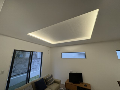 【居間・リビング】 | 中城南上原Ⅱ（全3棟）RC造新築平屋ラスト2号棟 | 2号棟　オシャレな間接照明♪