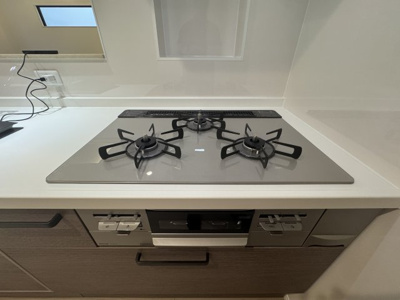 【キッチン】 | 中城南上原Ⅱ（全3棟）RC造新築平屋ラスト2号棟 | 2号棟　三口コンロ♪