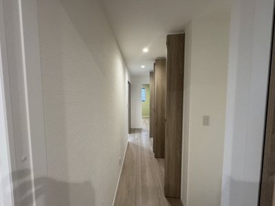 【内装】 | 中城南上原Ⅱ（全3棟）RC造新築平屋ラスト2号棟 | 2号棟　収納充実な廊下♪