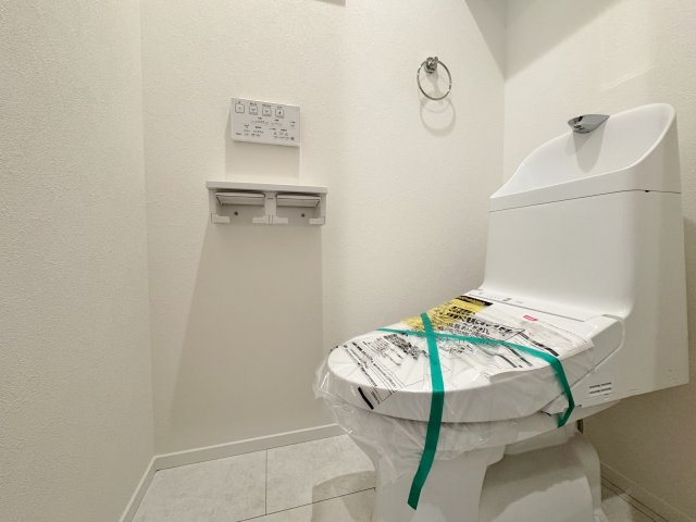 杉並区天沼3丁目 限定1棟のトイレ|トイレは1階3階それぞれに設置しています
忙しい朝にも便利です