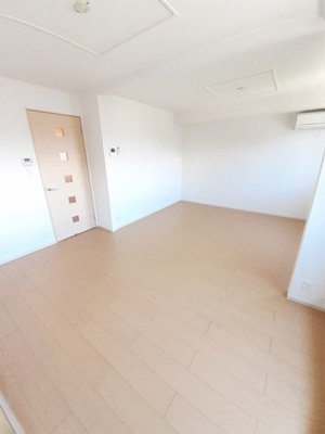 【居間・リビング】 | シャルマン・シャトーⅡ | 【シャルマン・シャトーⅡ】使いやすいリビングです