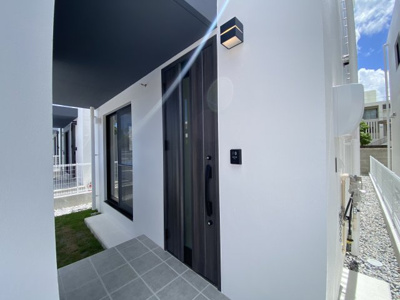 【玄関】 | 中城南上原Ⅱ（全3棟）RC造新築平屋3号棟 | ※同仕様写真です