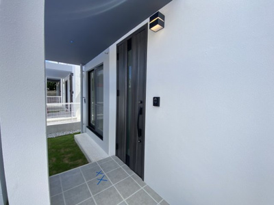 【玄関】 | 中城南上原Ⅱ（全3棟）RC造新築平屋3号棟 | ※同仕様写真です