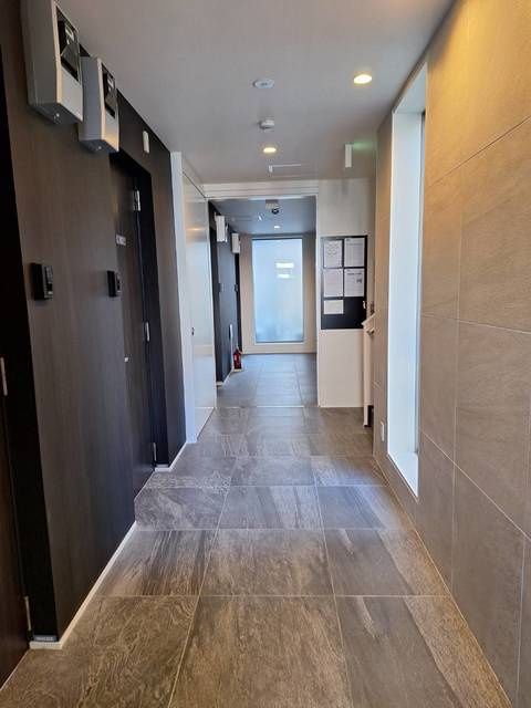 プレジール　ウエストのロビー