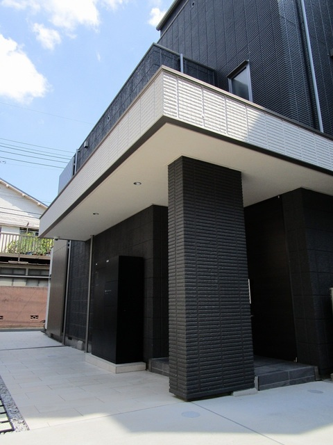 プレジール　ウエストのエントランス