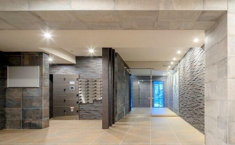 ラフィスタ調布多摩川のエントランス