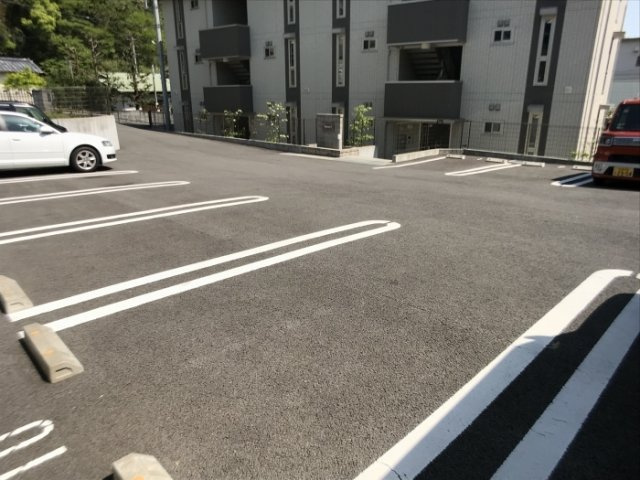ドムスＴの駐車場