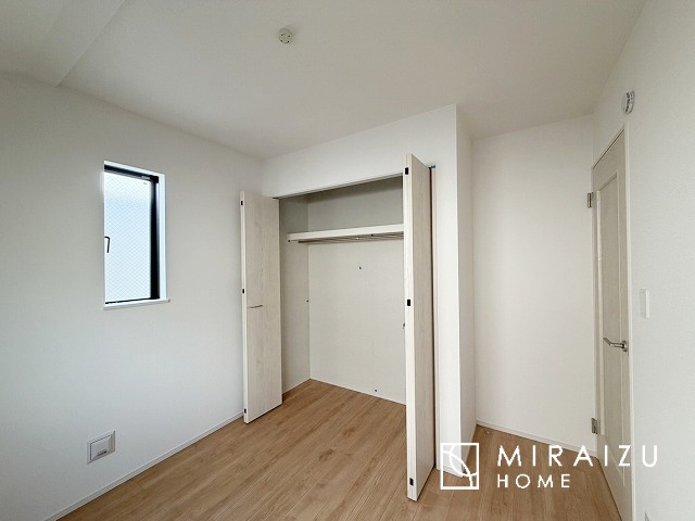 【寝室】 | 暮らしやすさを考えたプランで快適な現地ロケーションを実現。安らぎに満たされる、ゆとりのある日々を過ごせます♪