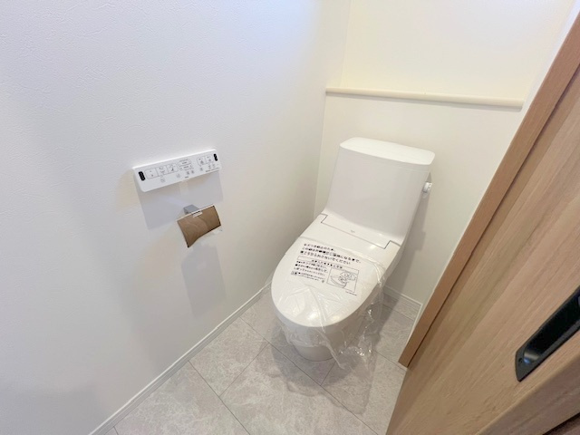 茅ヶ崎市菱沼1丁目　新築戸建のトイレ|1回トイレ◇◇