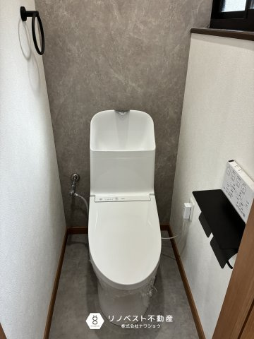 東大阪市加納8丁目中古戸建のトイレ|1階と2階の2か所にトイレがございます。混み合う心配がありませんね◎