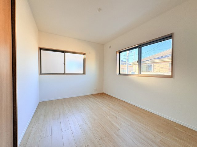 【子供部屋】 | 新座市片山3丁目　中古一戸建住宅　(保谷店) | 2階6.2帖北西側/お好みのインテリアで安らぐ癒し空間が生まれます。