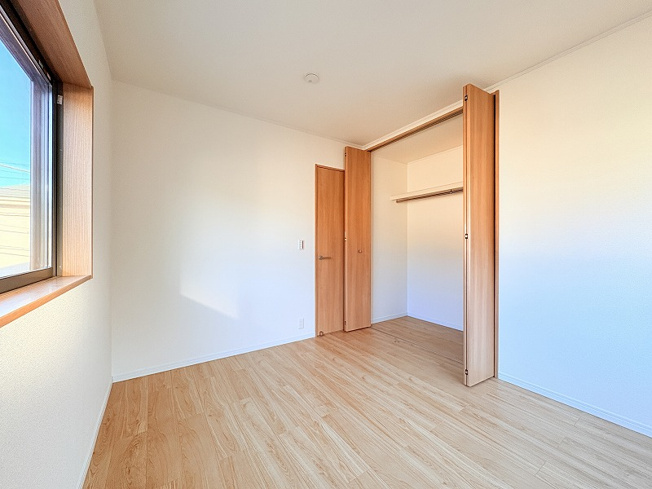 【子供部屋】 | 新座市片山3丁目　中古一戸建住宅　(保谷店) | 2階6.2帖北西側/お好みのインテリアで安らぐ癒し空間が生まれます。