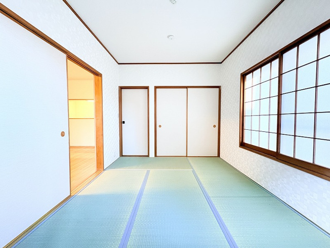 【和室】 | 新座市片山3丁目　中古一戸建住宅　(保谷店) | 1階6.0帖/横になってくつろいだり、お子様と遊んだり、お客様を迎えたりと様々な場面で活躍する和室。