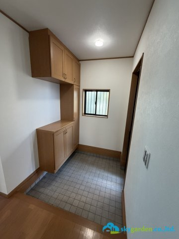 平塚市四之宮4丁目　中古戸建の玄関