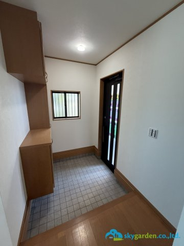 平塚市四之宮4丁目　中古戸建の玄関