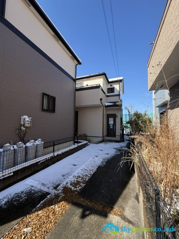 平塚市四之宮4丁目　中古戸建の前面道路含む現地写真