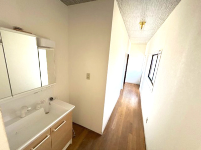 【洗面所】 | 邑楽郡大泉町坂田5丁目 南庭 5SLDK