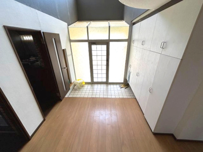 【玄関】 | 邑楽郡大泉町坂田5丁目 南庭 5SLDK