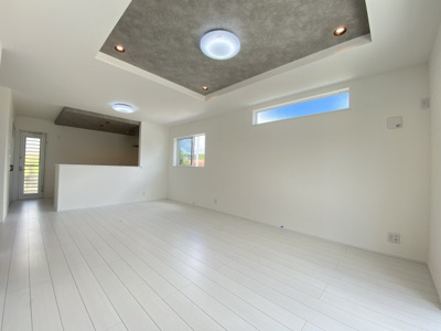 【居間・リビング】 | 八重瀬町東風平Ⅲ（全2棟）1号棟 | ※同施工会社写真です　