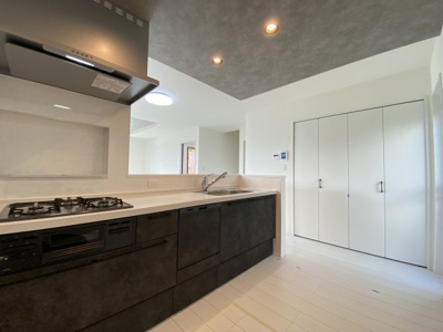 【キッチン】 | 八重瀬町東風平Ⅲ（全2棟）1号棟 | ※同施工会社写真です　