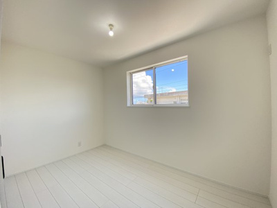 【洋室】 | 八重瀬町東風平Ⅲ（全2棟）1号棟 | ※同施工会社写真です　