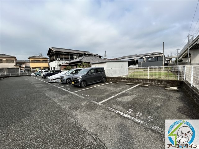 クラトンeyの駐車場