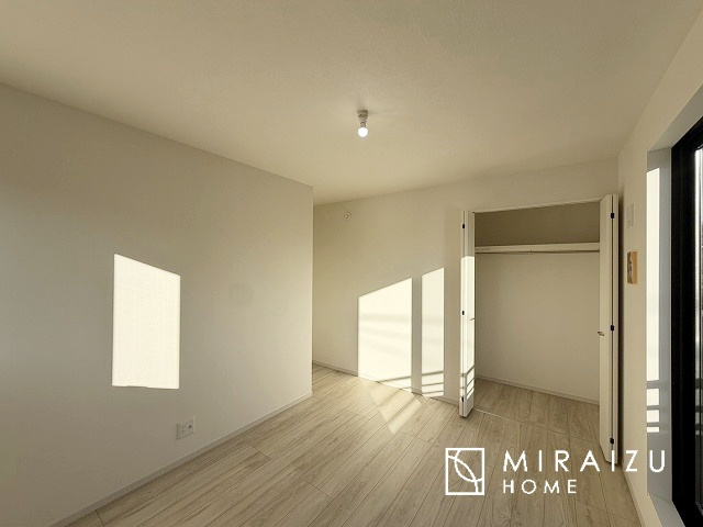 【寝室】 | 建物完成につき、実際のお部屋をごゆっくりご見学いただけます。お休みの日にご家族で見学はいかがでしょう。