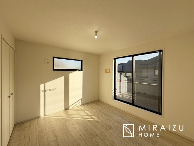 【洋室】 | 建物完成につき、実際のお部屋をごゆっくりご見学いただけます。お休みの日にご家族で見学はいかがでしょう。