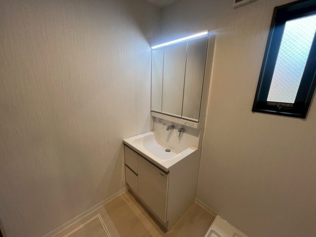 八尾市山本町南3丁目新築戸建の独立洗面台