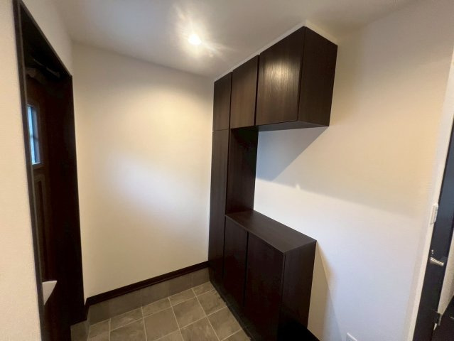 八尾市山本町南3丁目新築戸建の玄関