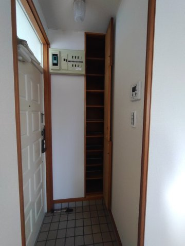 友希ハイツの玄関