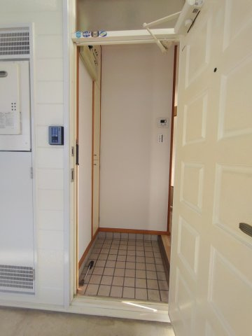 友希ハイツの玄関