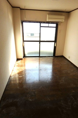 【洋室】 | パールハイムアライ | 南西向き洋室6帖☆バルコニーに繋がるお部屋は陽当り良好！エアコン付きで1年中快適に過ごせますね☆室内物干し完備◎