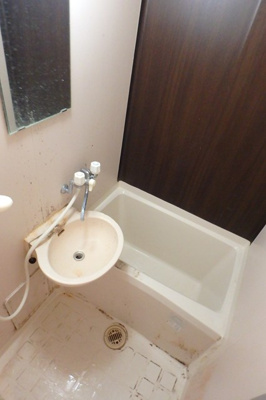 【浴室】 | パールハイムアライ | バスルームは洗面台付きの2点ユニットです♪お風呂に浸かって一日の疲れもすっきりリフレッシュ♪