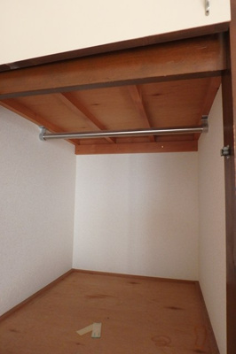 【収納】 | パールハイムアライ | 洋室6帖のお部屋にあるクローゼットです♪大切なお洋服もしわにならないようにハンガーがけができます☆