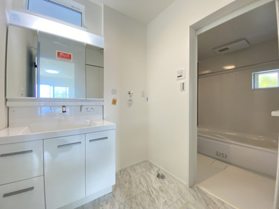 【独立洗面台】 | 八重瀬町東風平Ⅲ（全2棟）2号棟 | ※同施工会社写真です　